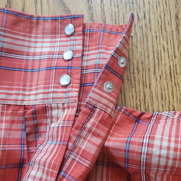 Wrangler XXL long sleeve button down with pearl snaps. Orange plaid. - Picture 7 of 8